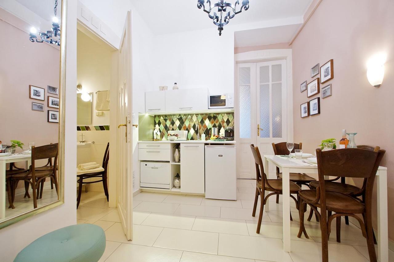 Apartman Door Family *