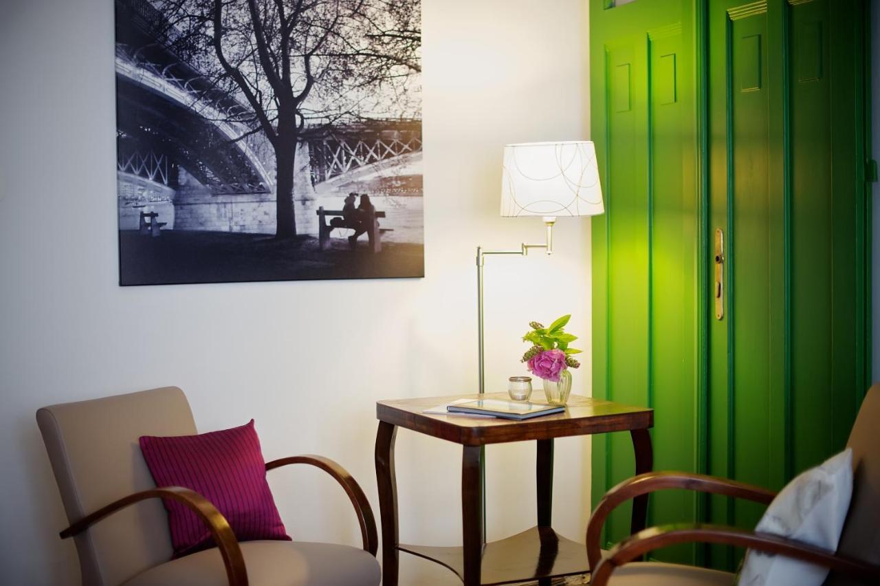 Apartment Door Family *